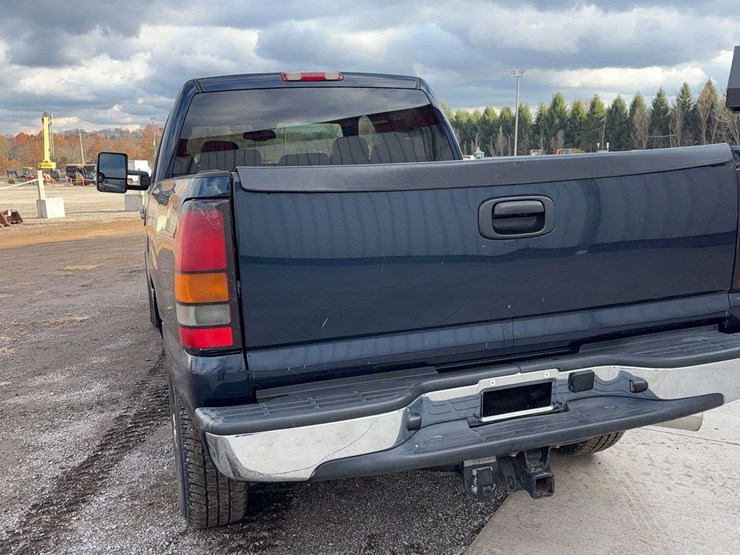 2006-gmc-2500-image-13