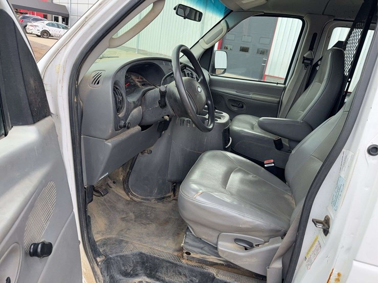 2005-ford-econovan-image-34