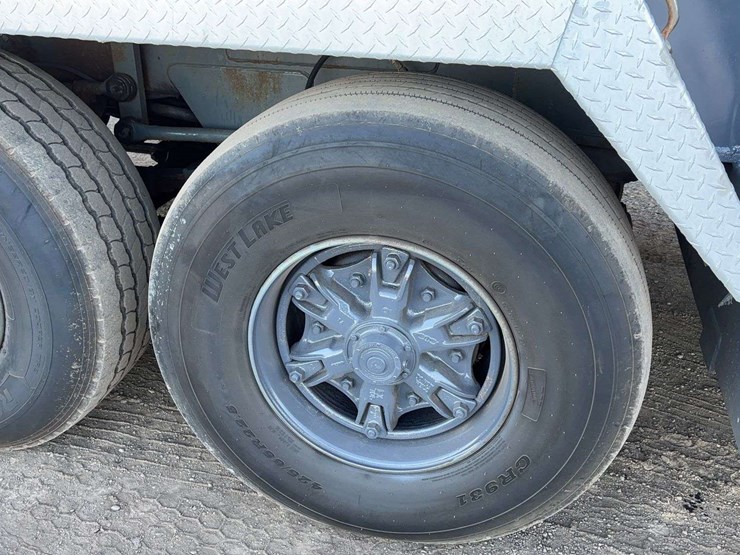 1993-grove-tms700b-image-9