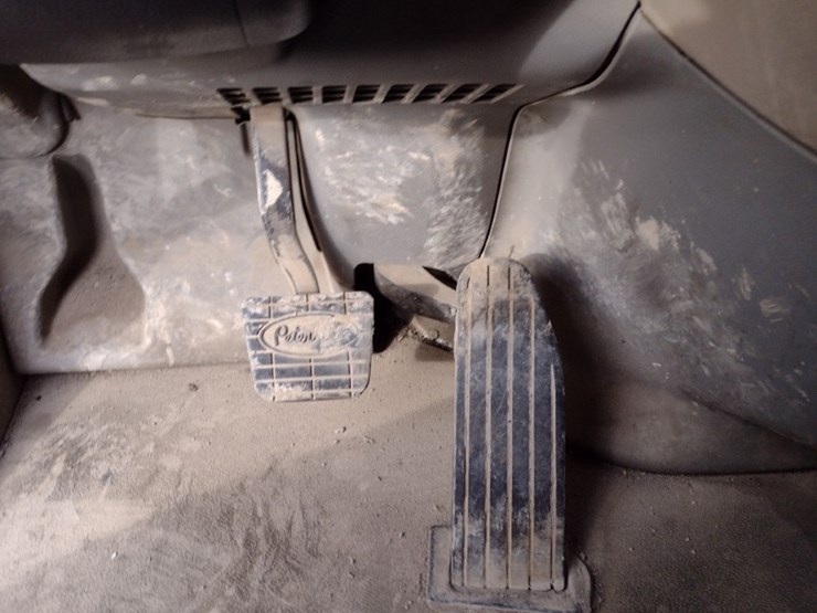 peterbilt-567-image-7