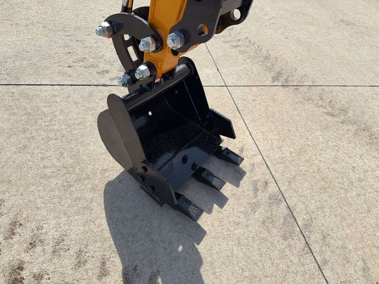 2025-miva-va13-mini-excavator-image-9