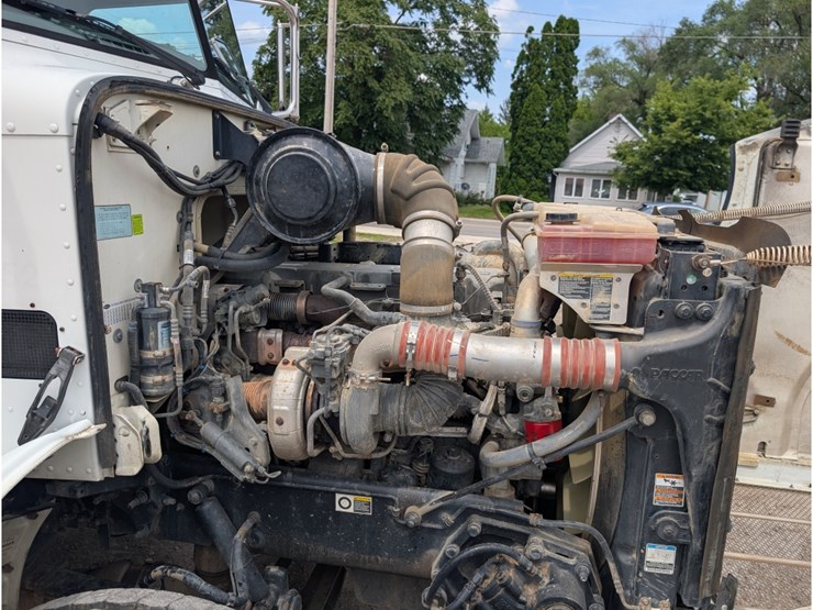 peterbilt-365-image-24