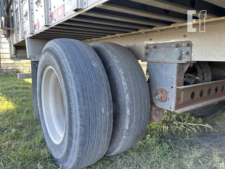 2019-wilson-livestock-trailer-image-41