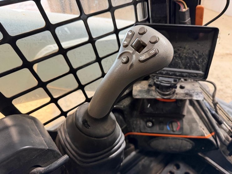 2014-bobcat-t650-image-27