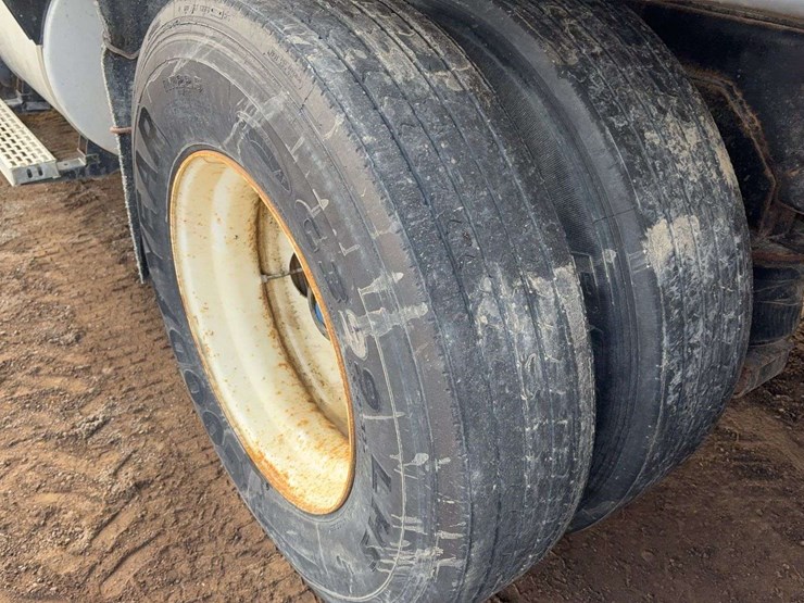 1999-mack-cl713-image-7