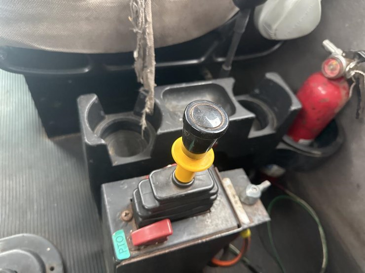 2007-peterbilt-385-image-35