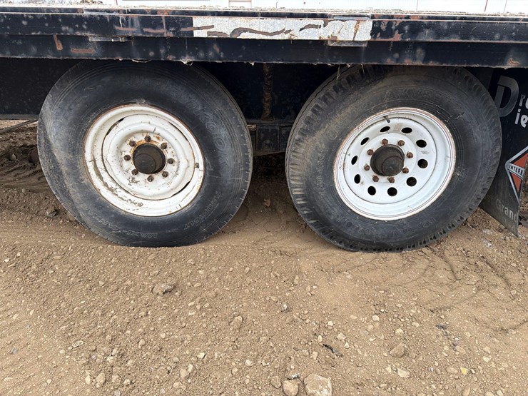 gooseneck-flatbed-trailer-image-17