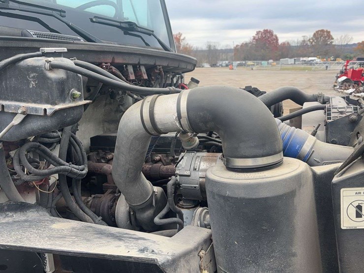 1999-freightliner-fl70-image-30