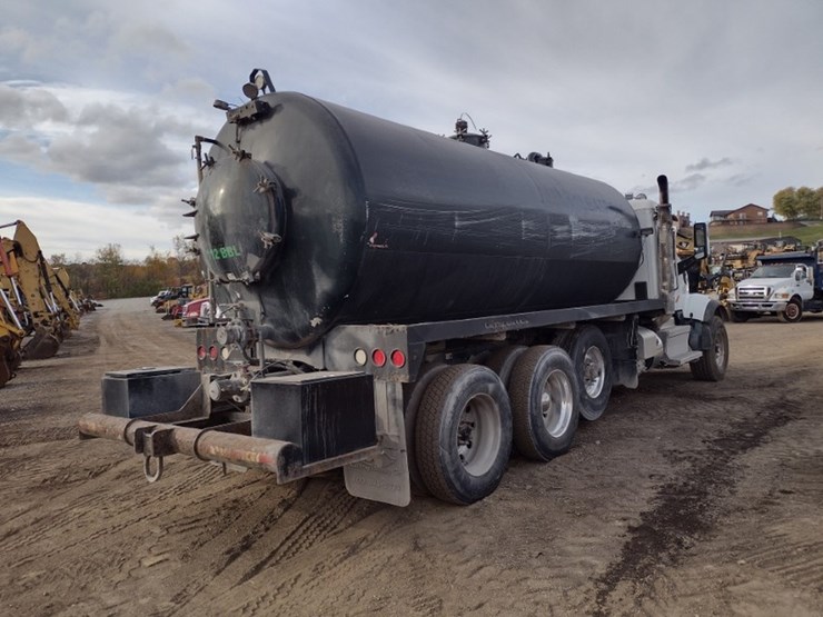 peterbilt-567-image-39