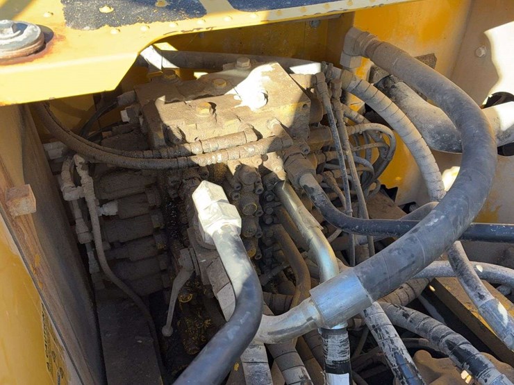 komatsu-pc210-lc-10-image-42