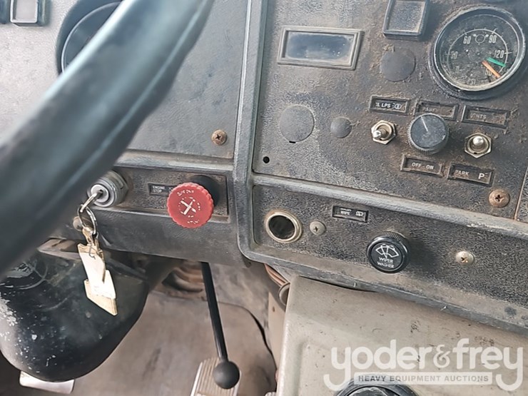 1994-mack-rd690s-image-28