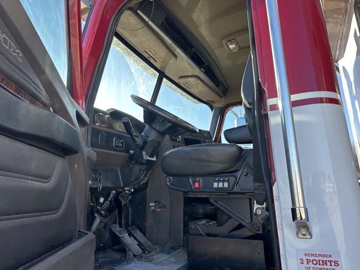 2017-international-hx615-image-45