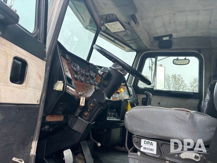 peterbilt-385-image-68