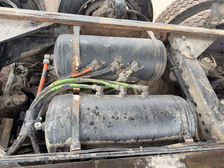 2010-kenworth-t800-image-42