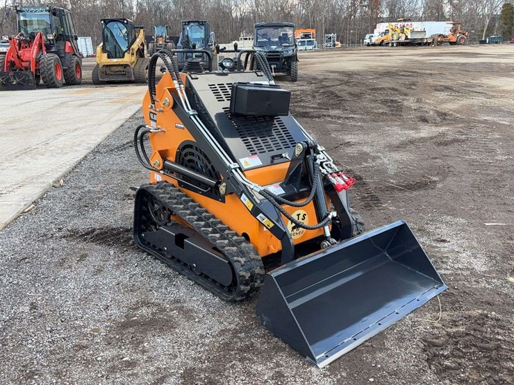 landhero-mini-stand-on-skid-loader-image-2
