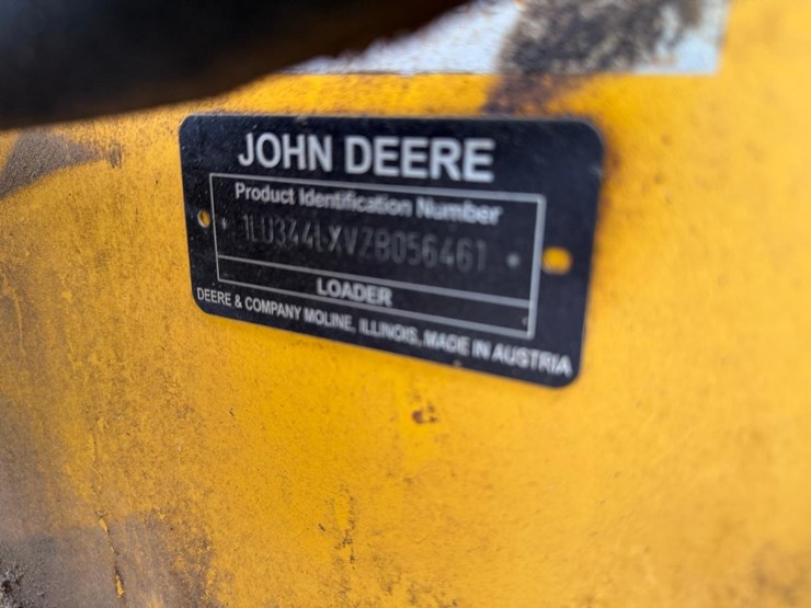 2020-deere-344l-image-29