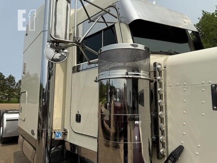 2002-peterbilt-379-image-20