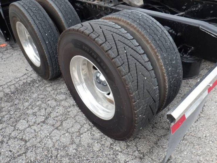 2021-freightliner-cascadia-126-image-18