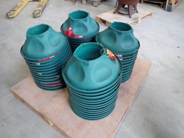 qty-of-(40)-christmas-tree-stands-image-1