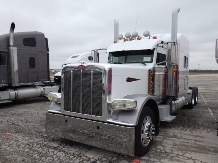 peterbilt-389-image-1