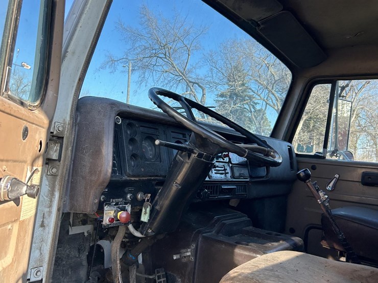 1986-international-f2375-image-21