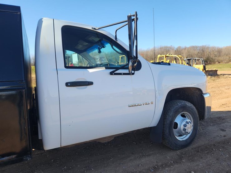 2007-chevrolet-3500-image-13