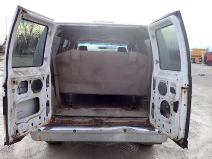 2010-ford-e350-xlt-image-52