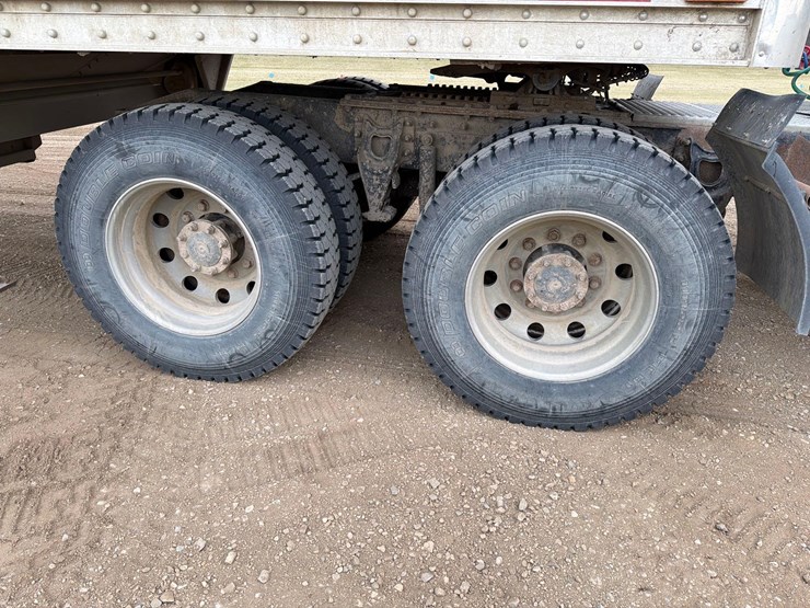 2001-international-2001-image-7