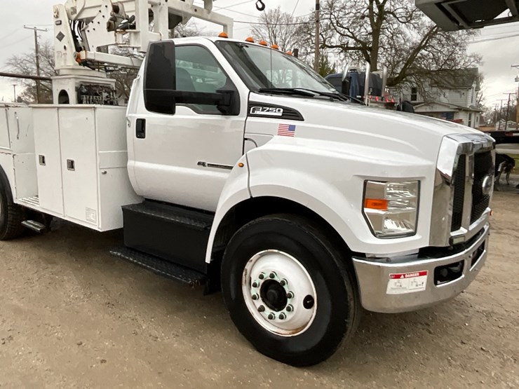 2017-ford-f750-image-8