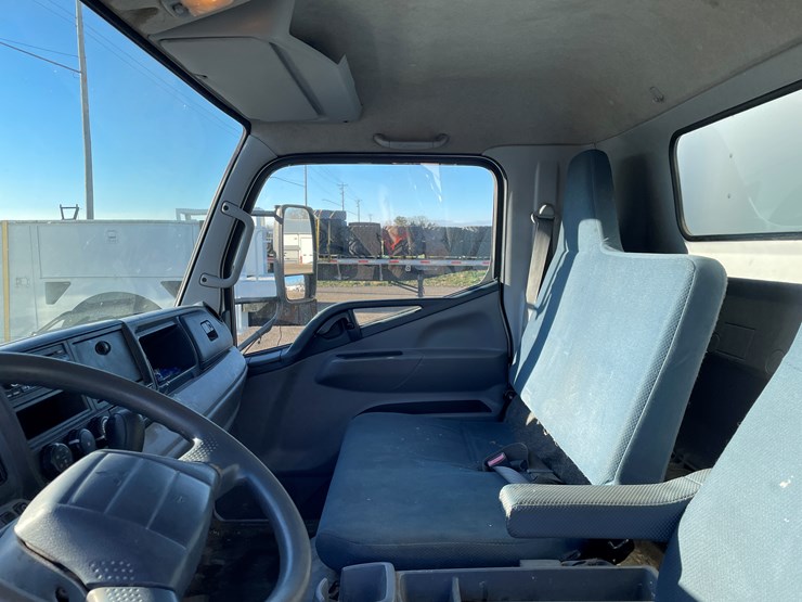 #1072-•-2012-mitsubishi-canter-fe160-cab-over-diesel-box-truck-(has-wi-title)-image-21