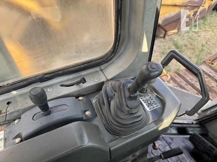 komatsu-d65ex-12-image-24