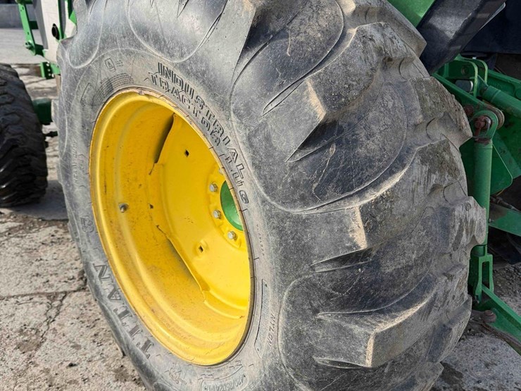 john-deere-4044m-image-11