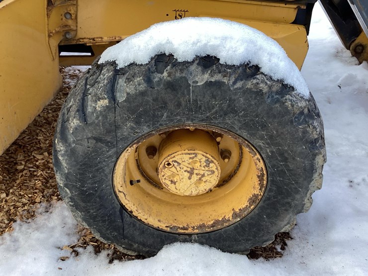 2020-john-deere-310-image-21