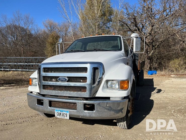 ford-f650-xlt-image-2