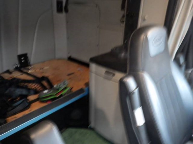 peterbilt-579-image-4