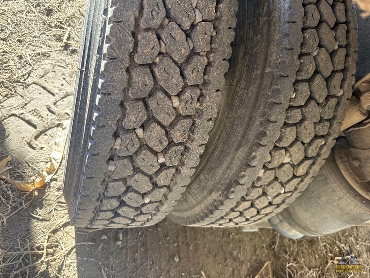 2007-volvo-vnl-semi-truck-image-17