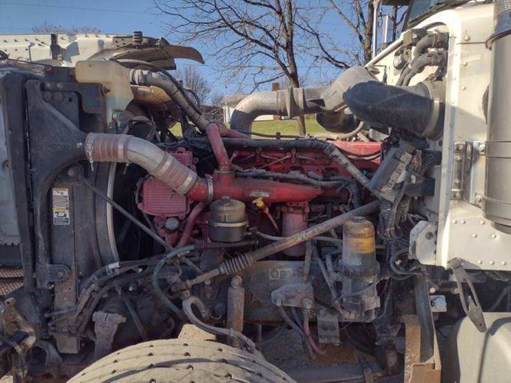 peterbilt-388-image-18
