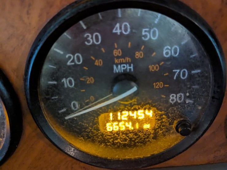 2009-peterbilt-365-image-13