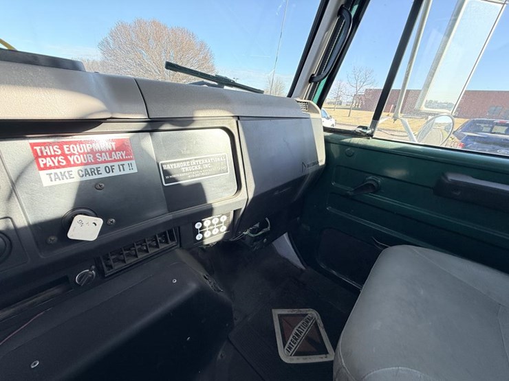 international-4700-image-47