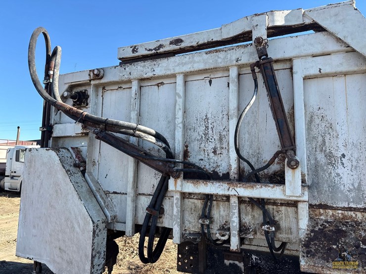 peterbilt-357-image-19