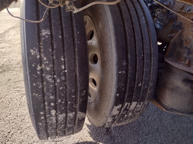 peterbilt-388-image-33