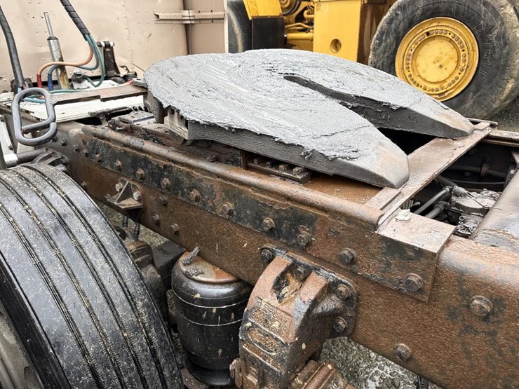 1999-peterbilt-379-image-27