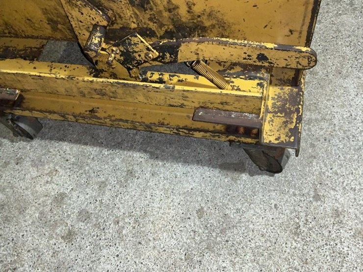 #606-•-wheeled-self-dumping-hopper-image-4