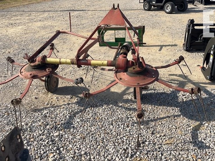 new-holland-157-image-2