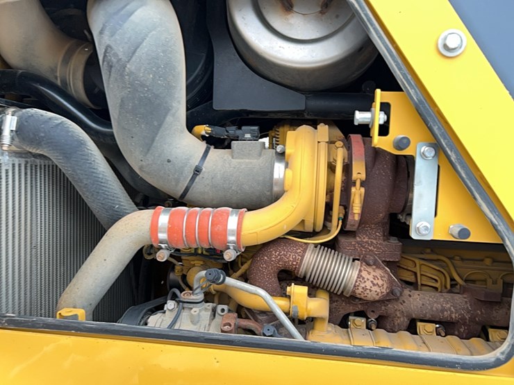 2023-deere-700l-image-18