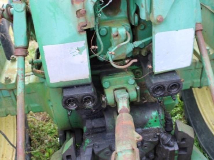 john-deere-3020-image-9