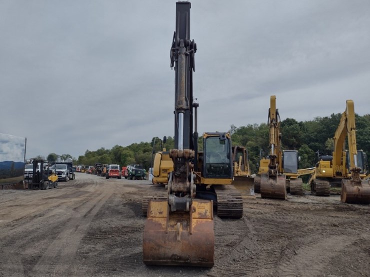 deere-225d-lc-image-2