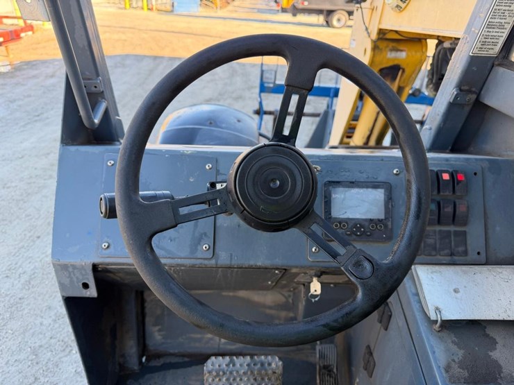 2015-gehl-rs8-42-image-27