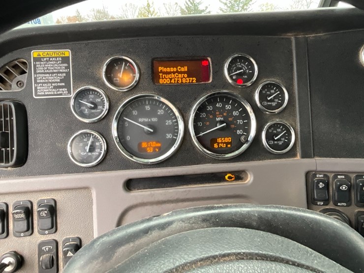 2015-peterbilt-365-image-38