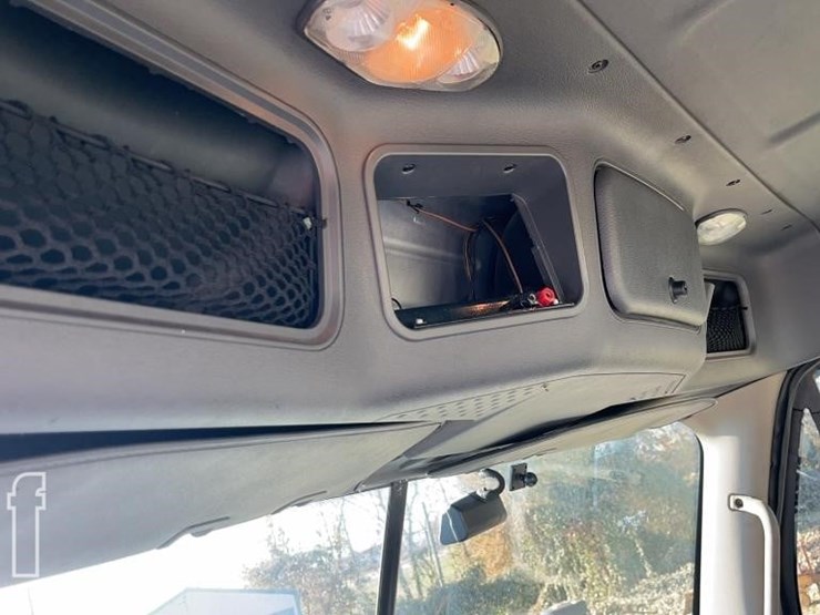 2016-freightliner-cascadia-125-image-20